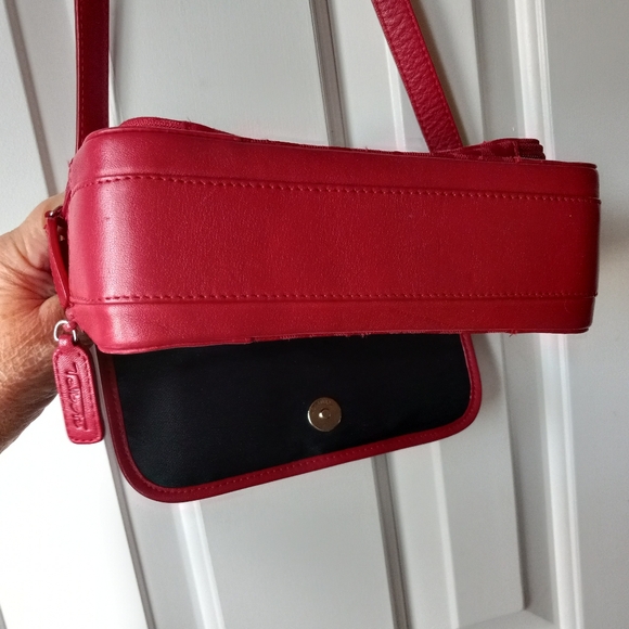 Talbots red shoulder/crossbody three compartment with exterior zipper wallet p - Picture 8 of 10